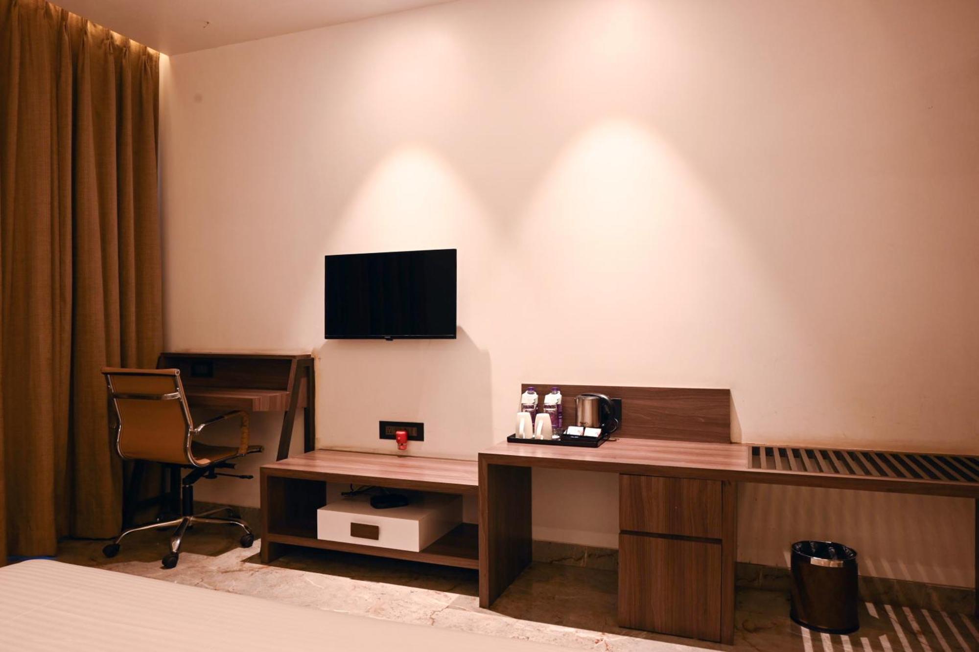 Econest Hotel Тарапит Екстериор снимка